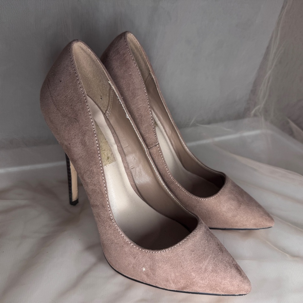 Shoe Dazzle Tan Heels with Classic Pointed Toe